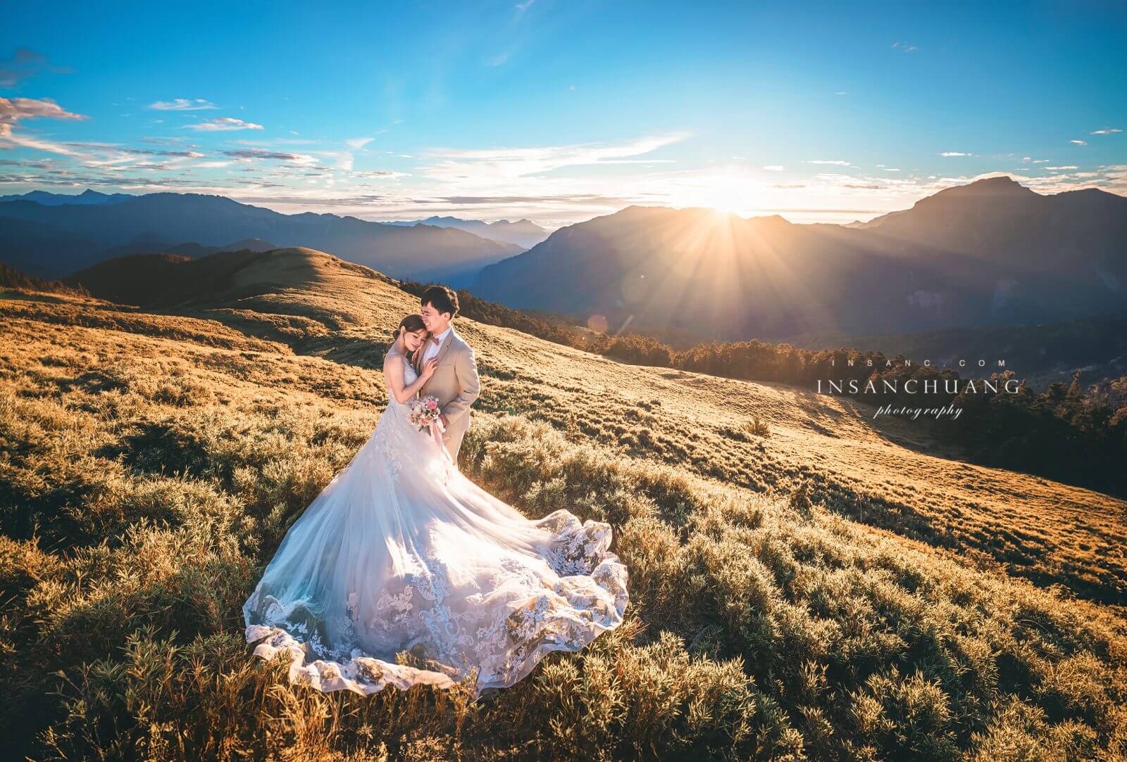 {婚攝英聖 |自主婚紗}Wade+白白合歡山婚紗-夕陽日出婚紗攝影-高山婚紗-登山便服婚紗-造型:朵咪