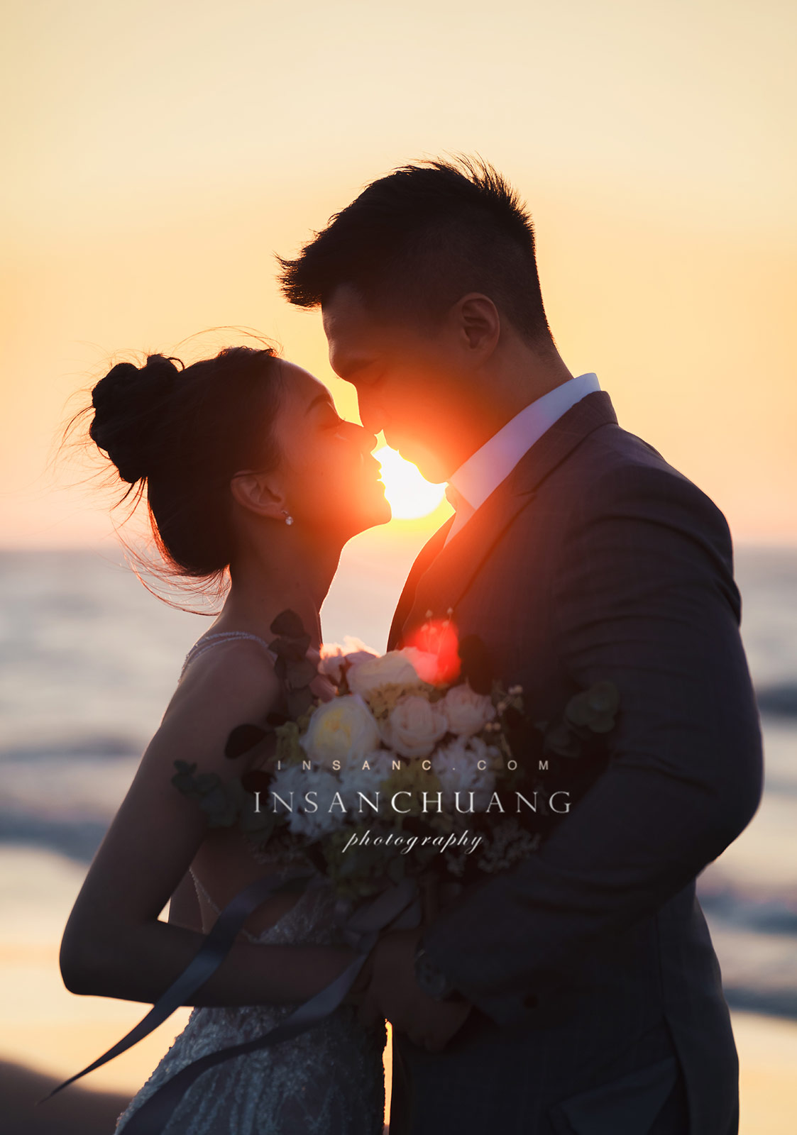 夕陽逆光下的浪漫電影感婚紗
