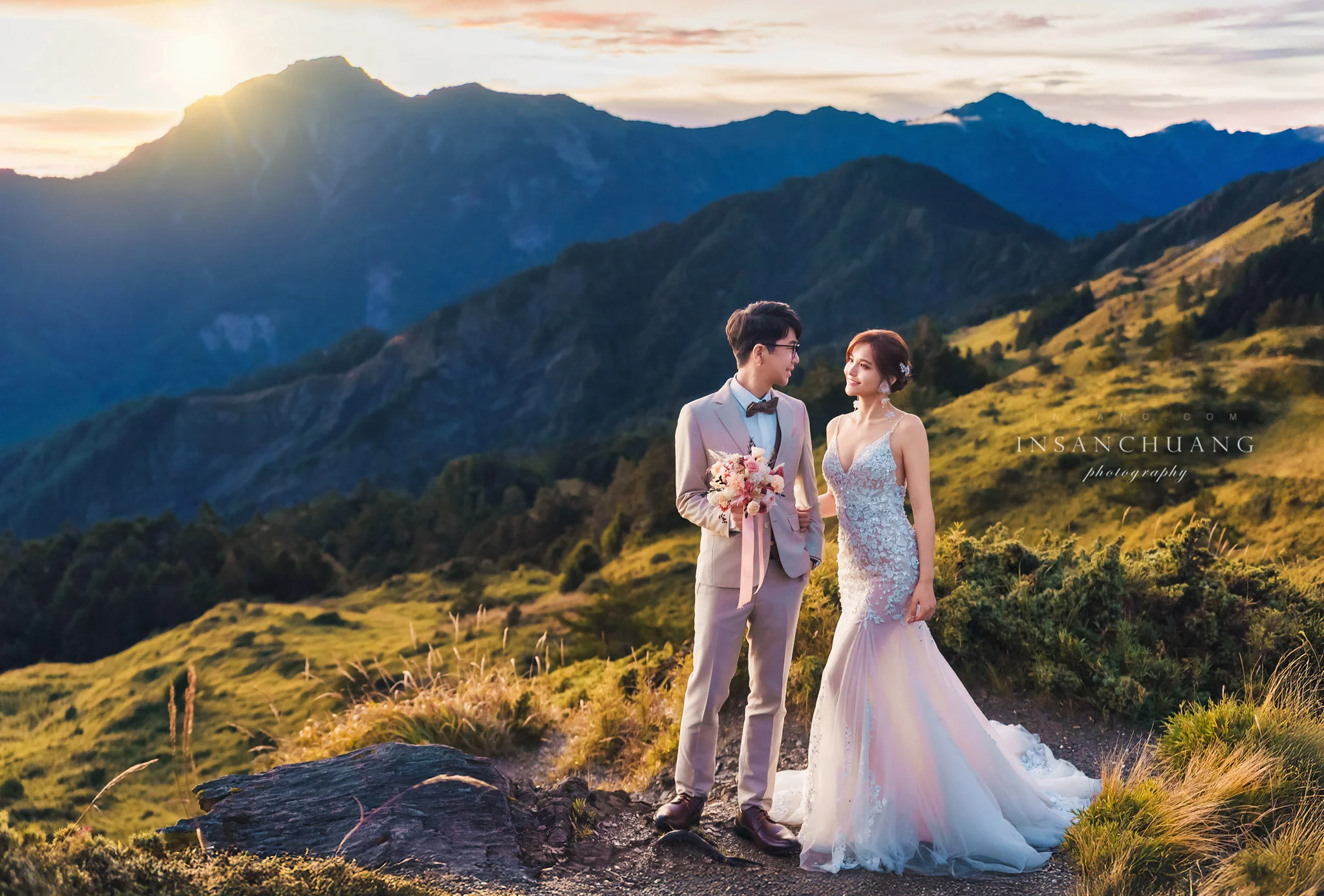 {婚攝英聖|自主婚紗}博士+咪咪高山婚紗攝影-合歡山日出婚紗-台中都會街拍-海邊夕陽婚紗-造型:朵咪 婚攝英聖