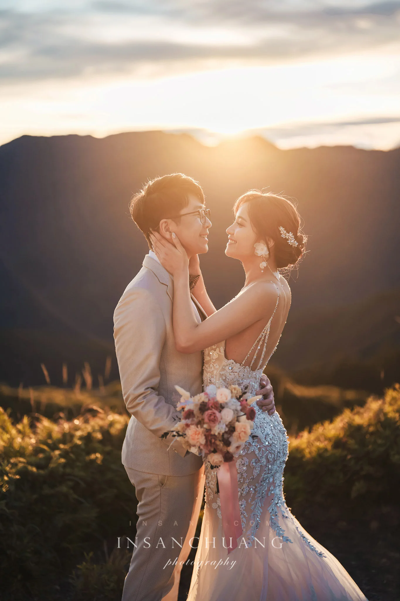 {婚攝英聖|自主婚紗}博士+咪咪高山婚紗攝影-合歡山日出婚紗-台中都會街拍-海邊夕陽婚紗-造型:朵咪 婚攝英聖