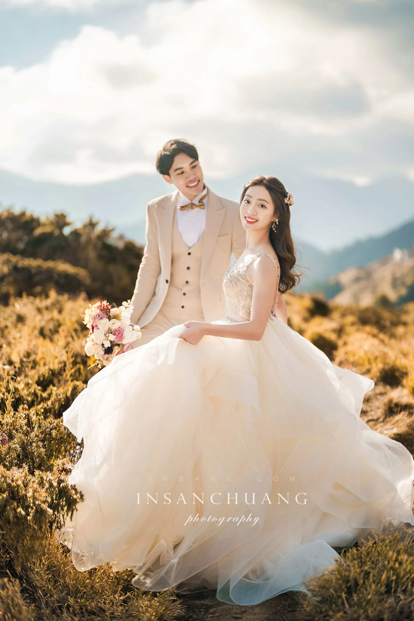 和櫻花的浪漫相遇：小藍+佳穎的高山婚紗-造型:朵咪 婚攝英聖