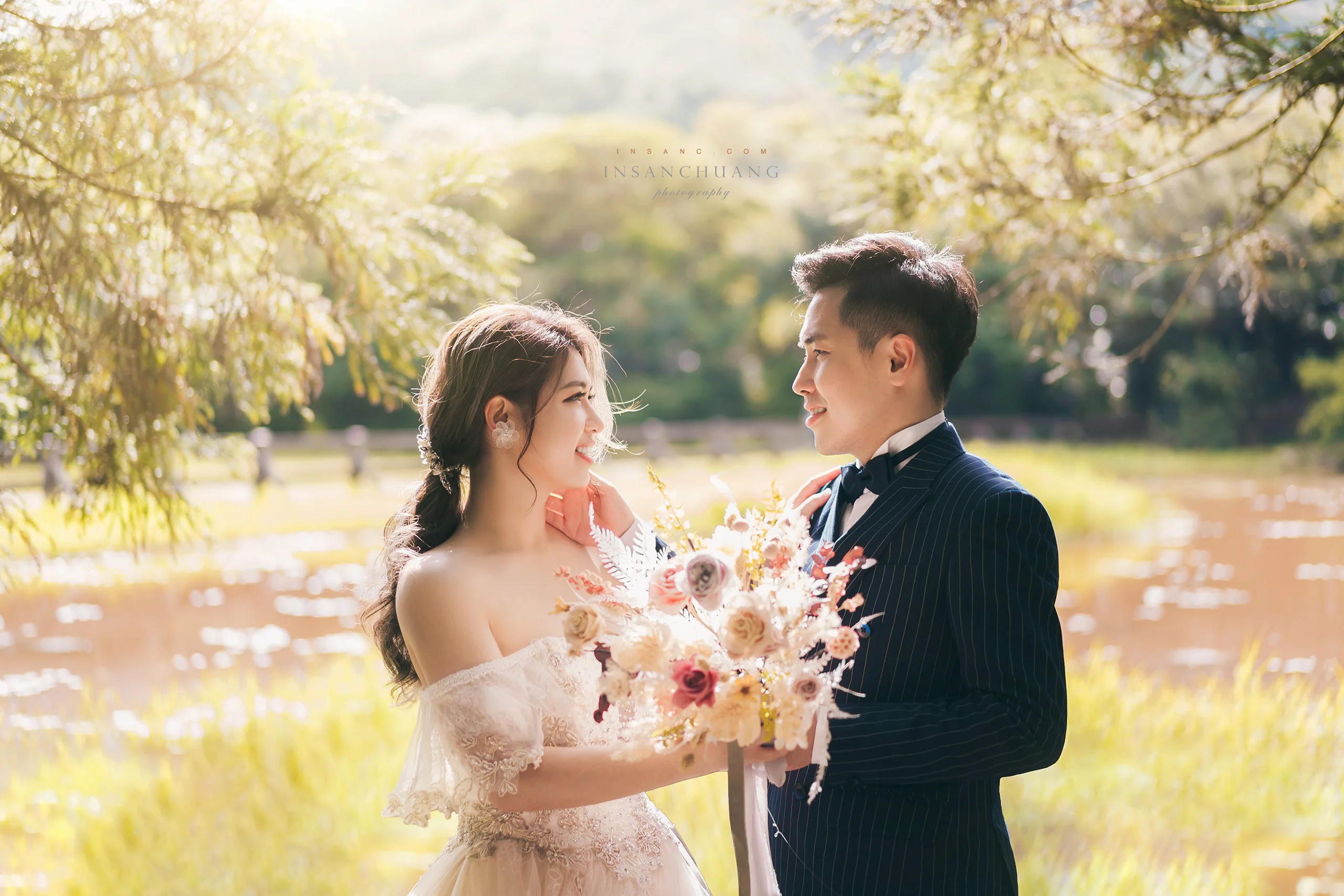 不會擺 pose 沒關係:6 種最自然的婚紗互動教學 3 不會擺 pose 沒關係:6 種最自然的婚紗互動教學 婚攝英聖