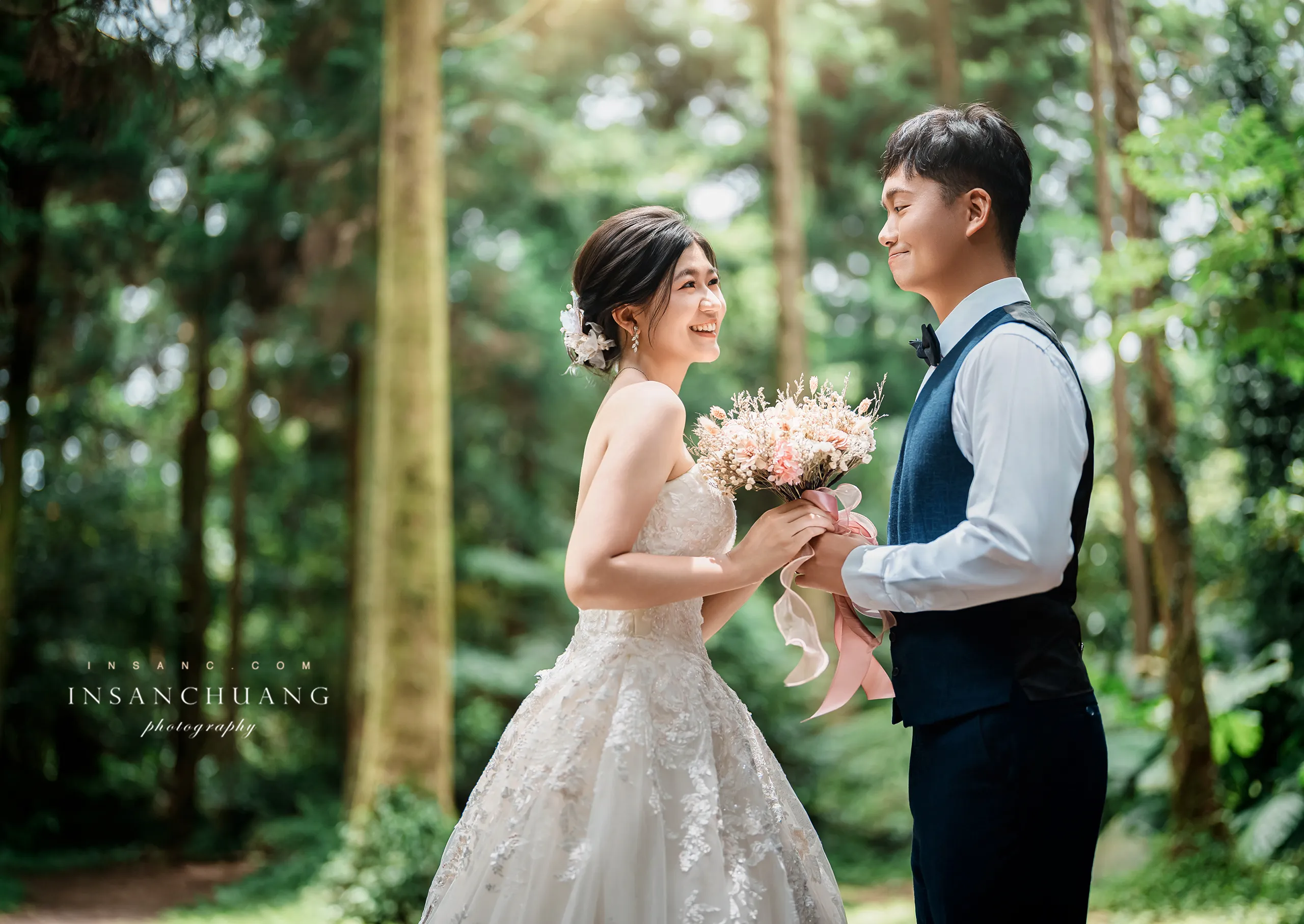 繡球花海與森林逆光：阿杰+阿慧越熱越浪漫的夏季唯美婚紗 婚攝英聖