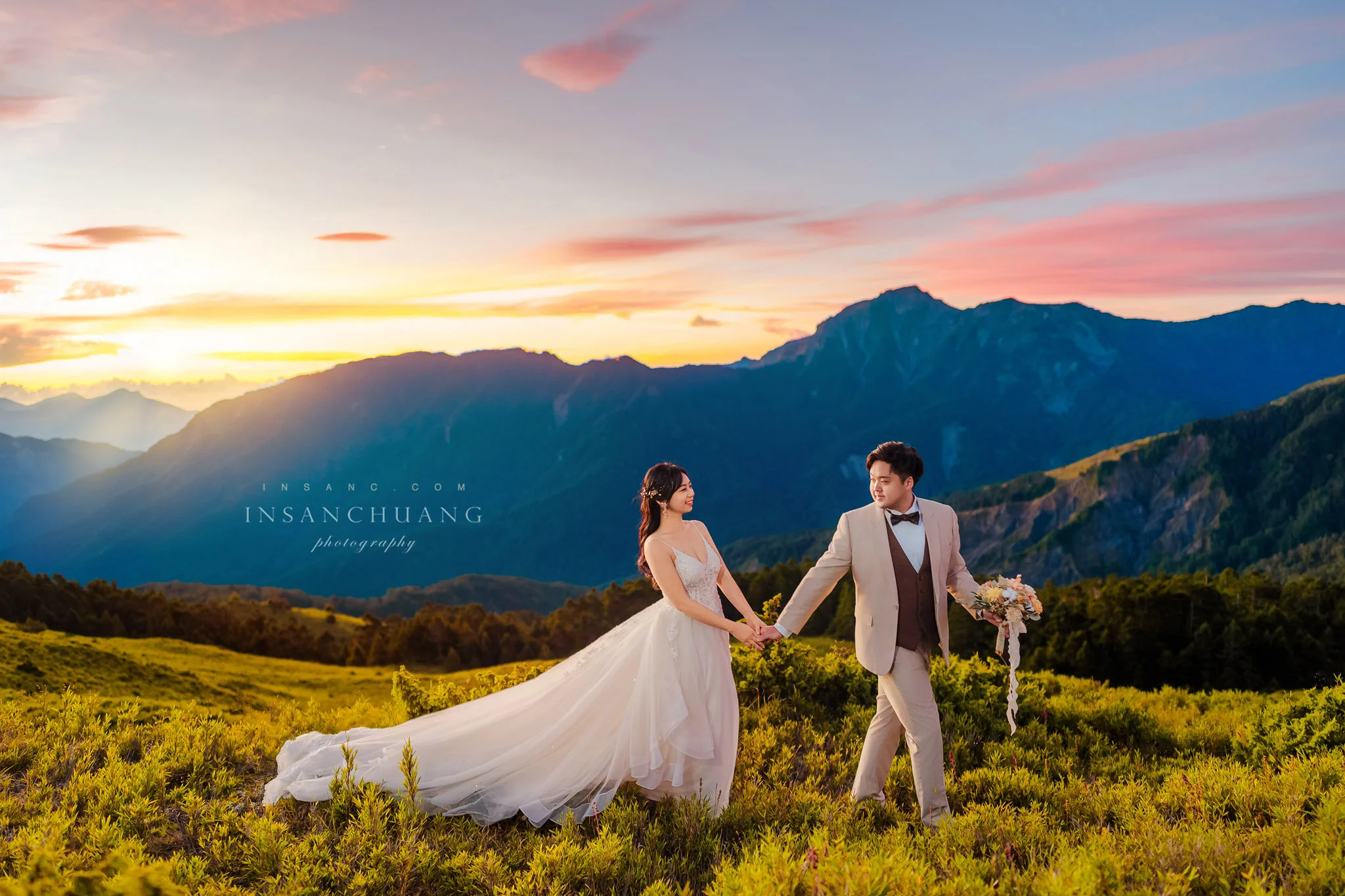 {婚攝英聖 |自主婚紗 }宗軒+芷伶合歡山婚紗-高山婚紗-星空日出婚紗攝影-青青草原-造型:朵咪 婚攝英聖