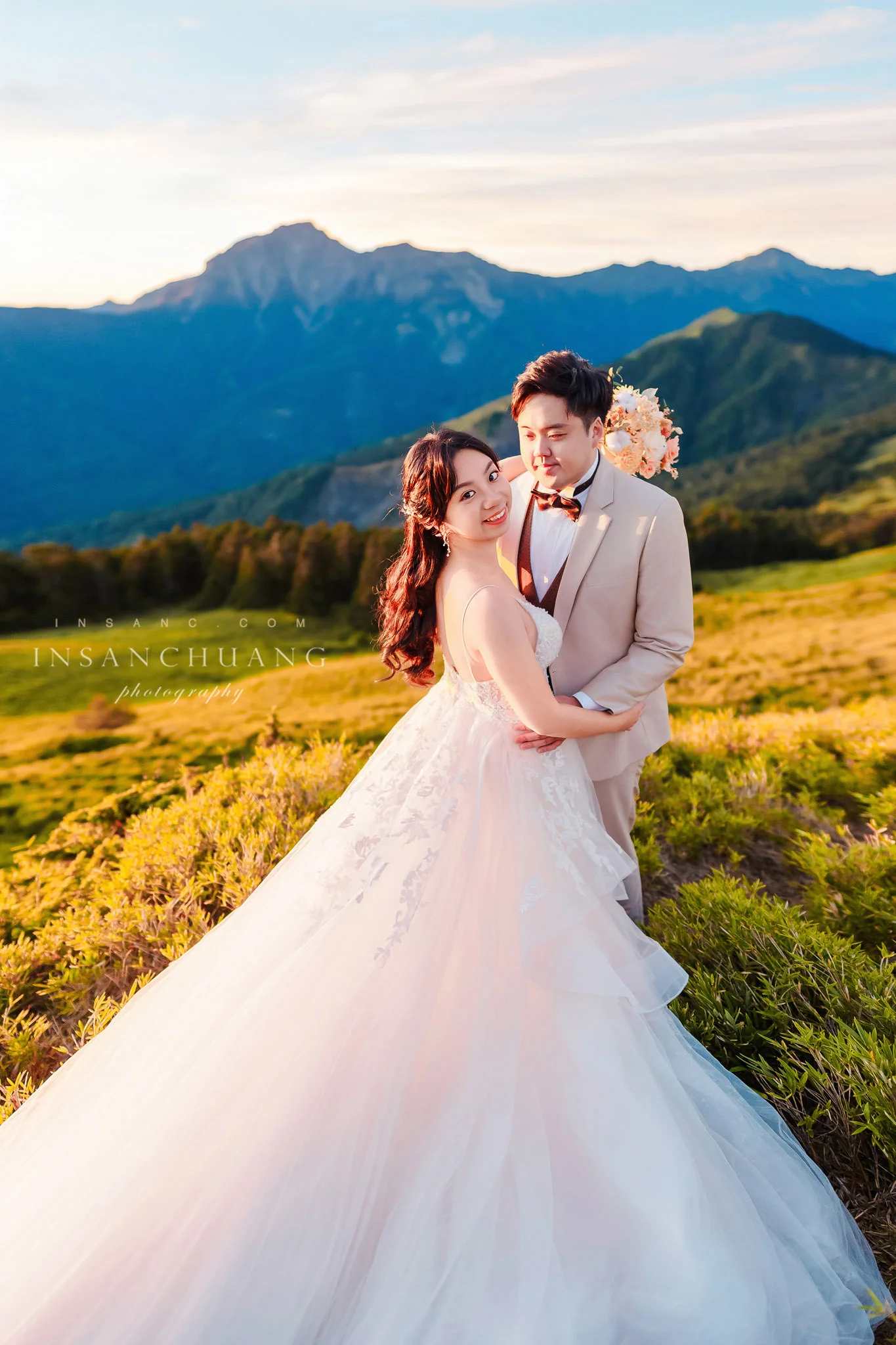 {婚攝英聖 |自主婚紗 }宗軒+芷伶合歡山婚紗-高山婚紗-星空日出婚紗攝影-青青草原-造型:朵咪 婚攝英聖