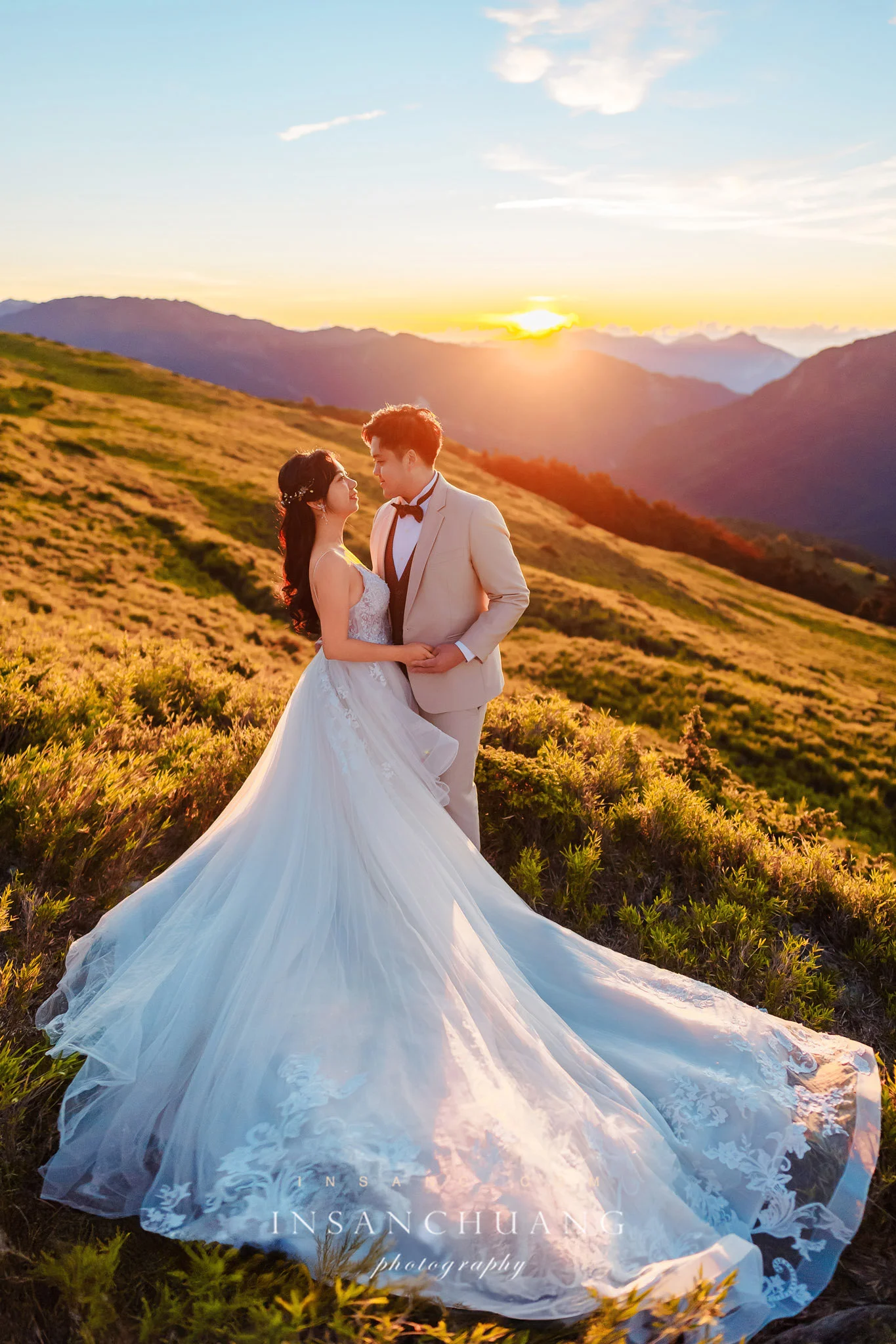 {婚攝英聖 |自主婚紗 }宗軒+芷伶合歡山婚紗-高山婚紗-星空日出婚紗攝影-青青草原-造型:朵咪 婚攝英聖