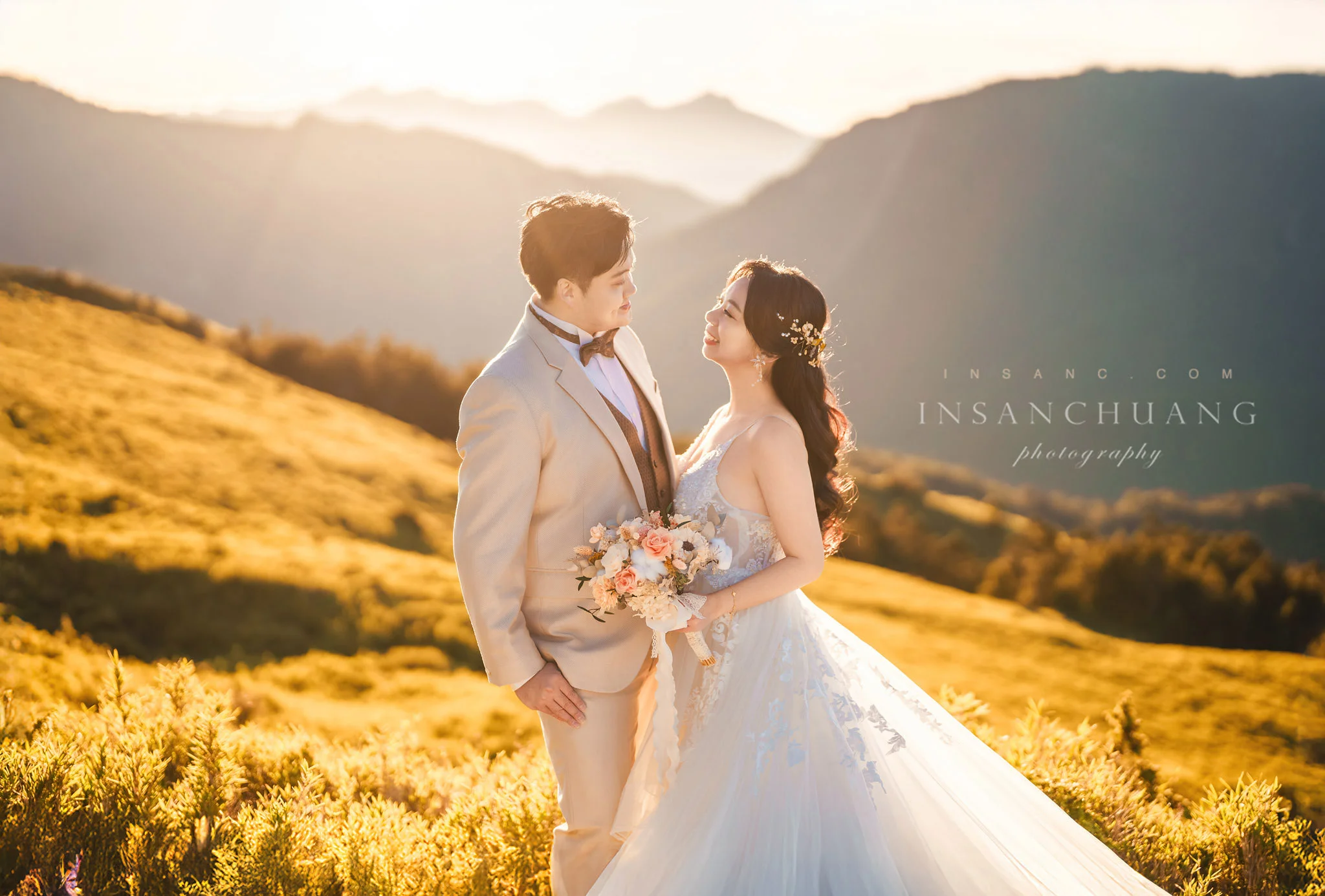 {婚攝英聖 |自主婚紗 }宗軒+芷伶合歡山婚紗-高山婚紗-星空日出婚紗攝影-青青草原-造型:朵咪 婚攝英聖