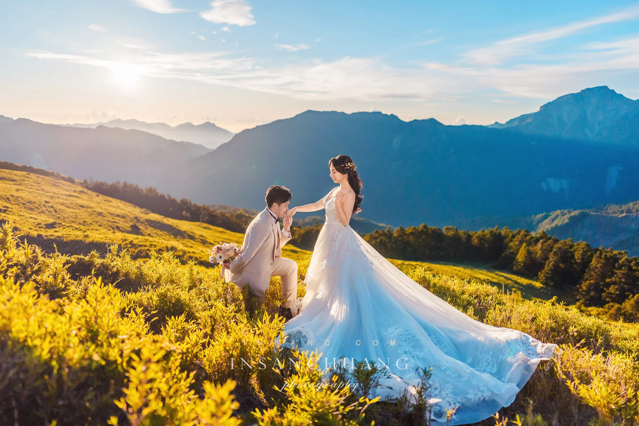 {婚攝英聖 |自主婚紗 }宗軒+芷伶合歡山婚紗-高山婚紗-星空日出婚紗攝影-青青草原-造型:朵咪 婚攝英聖